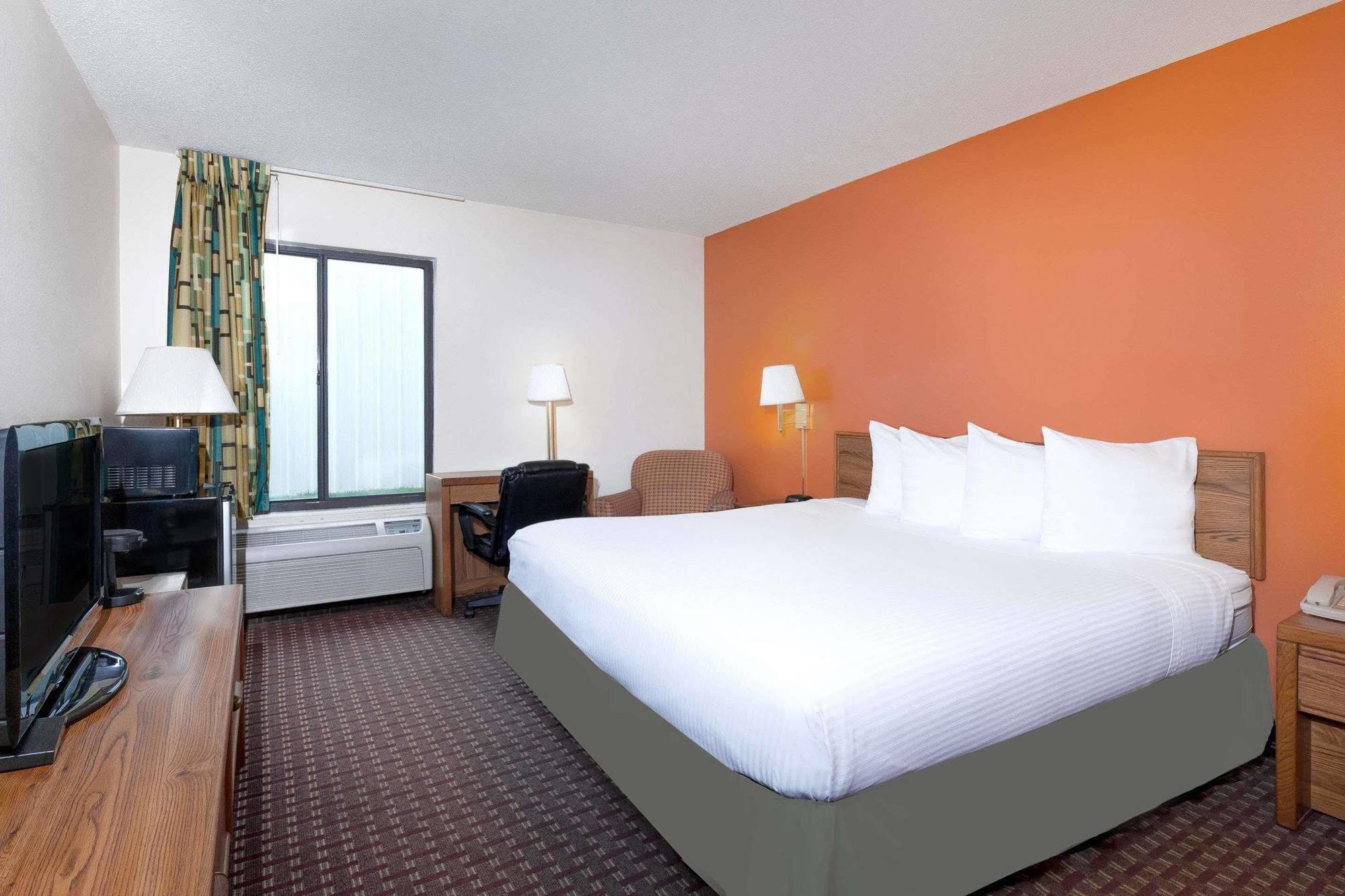 Howard Johnson By Wyndham Lafayette 2*