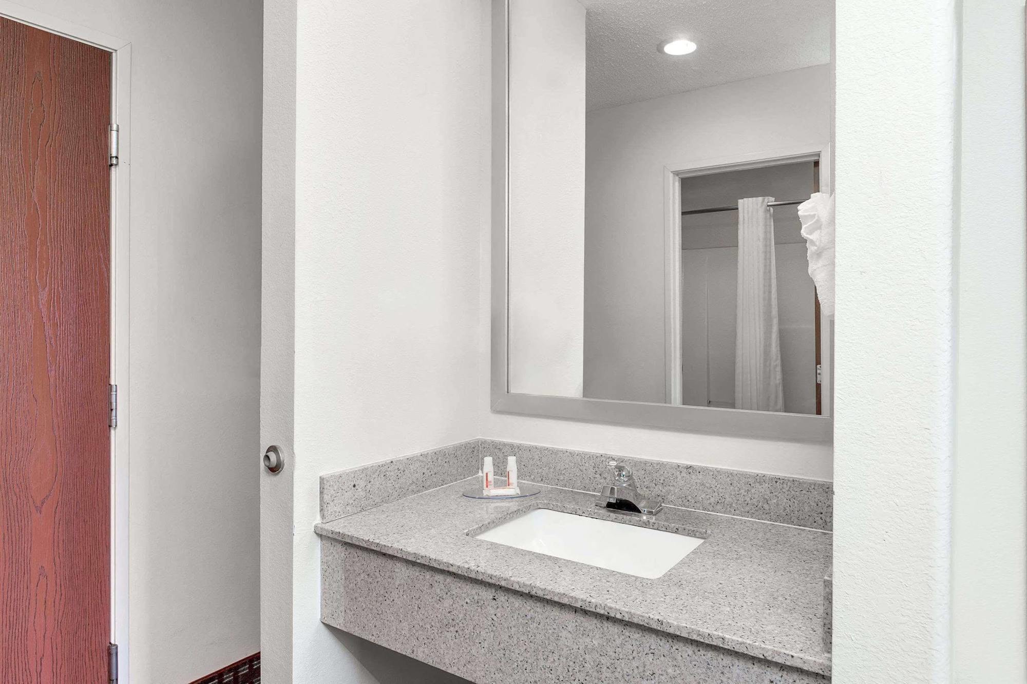 Hotel Howard Johnson By Wyndham Lafayette