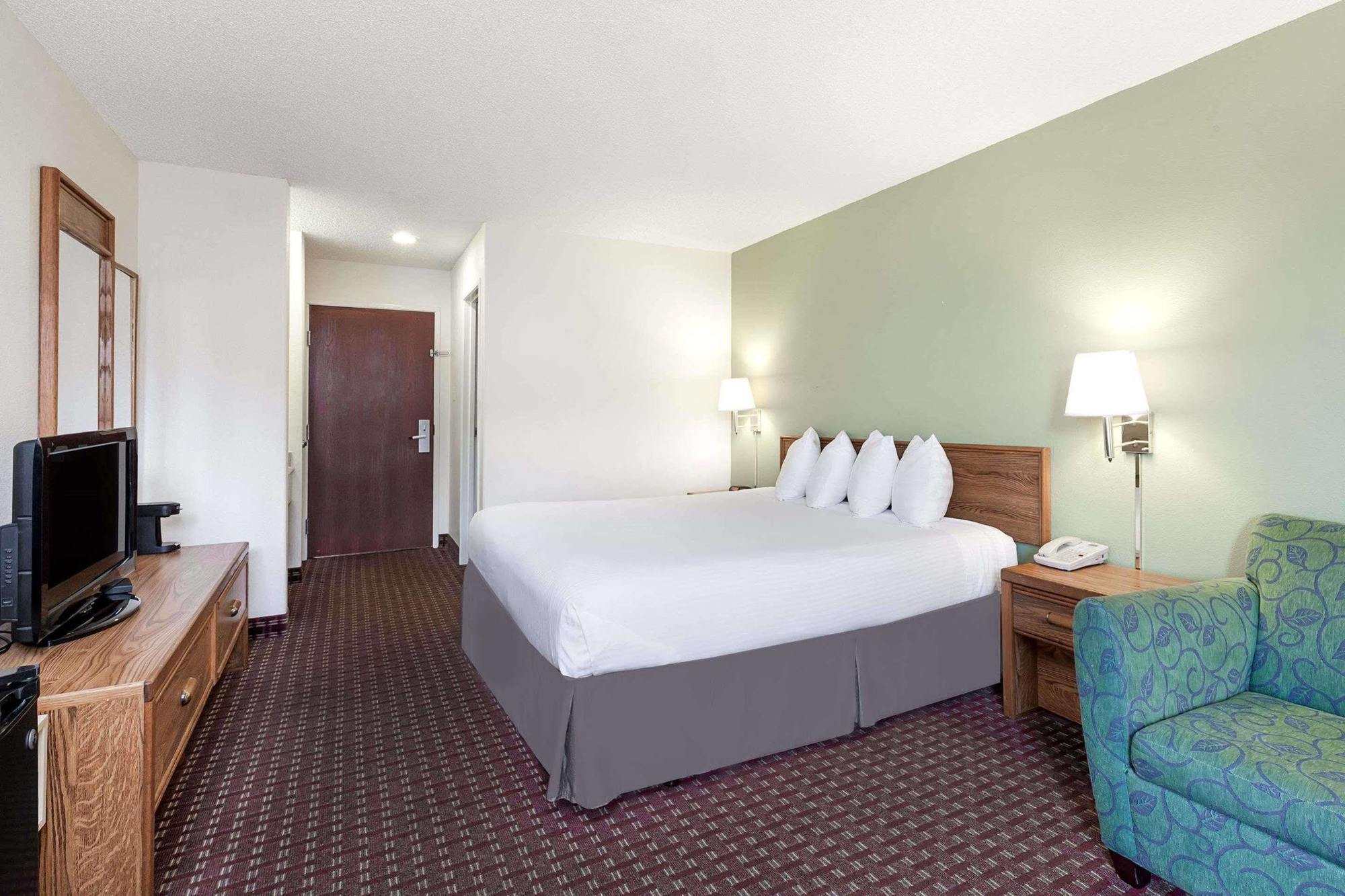 Howard Johnson By Wyndham Lafayette 2*